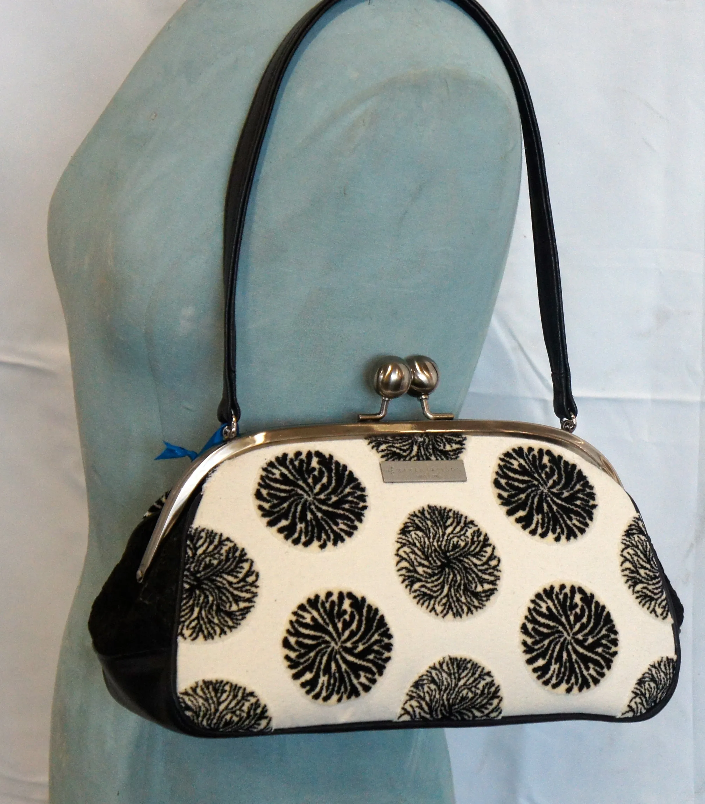 4063  Circle Velvet